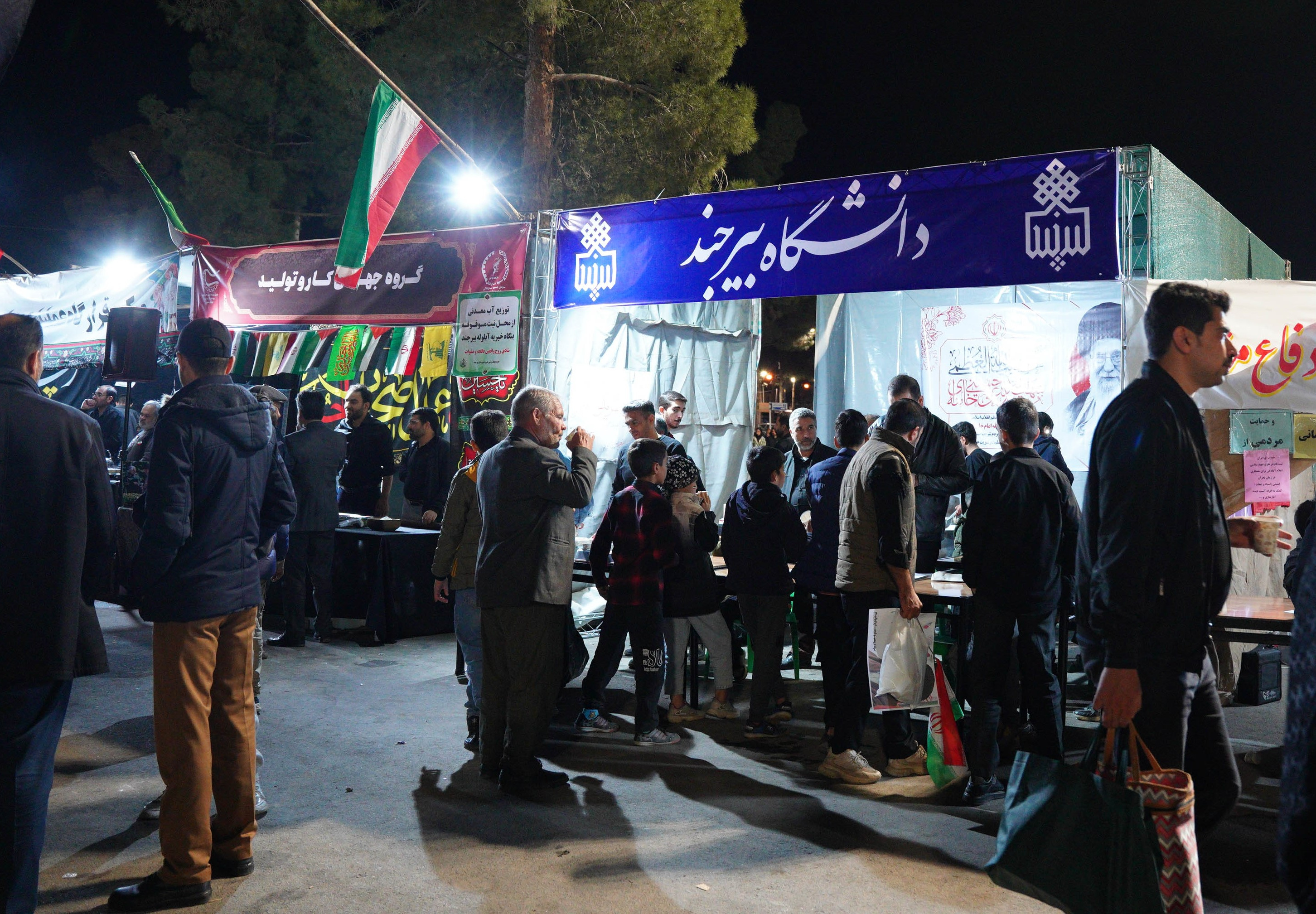 برپایی دو موکب فرهنگی دانشگاه بیرجند در میدان‌های ابوذر و مادر