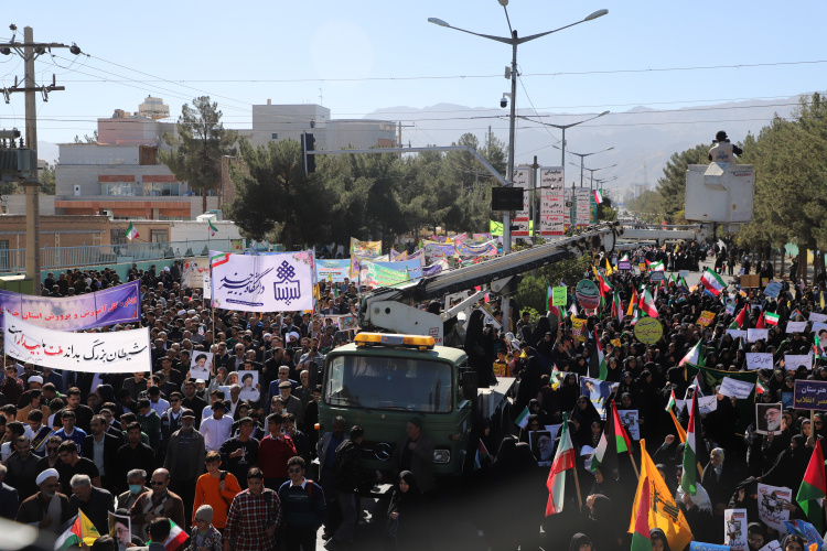 حضور حماسی دانشگاهیان دانشگاه بیرجند در مراسم راهپیمایی یوم الله ۱۳ آبان