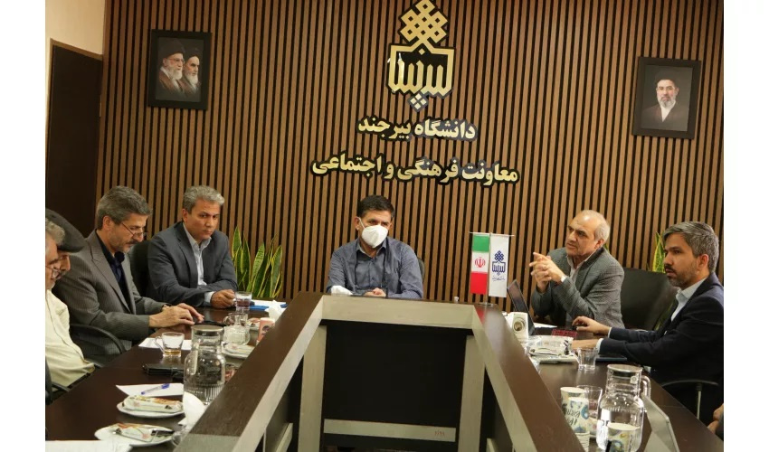 بررسی و تعیین شرح وظایف نمایندگان فرهنگی و دانشجویی پردیسها و دانشکدههای دانشگاه بیرجند